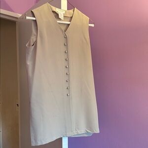 Jones New York Beige Sleeveless Button-Down Top